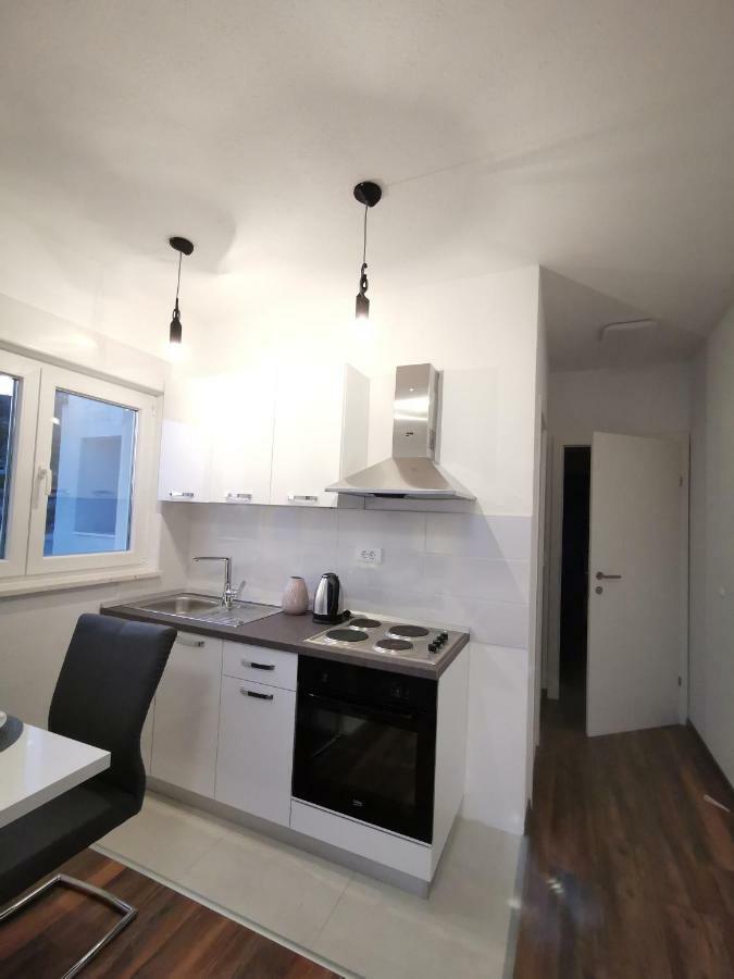 Charming Studio - Apartment Makarska Exteriör bild