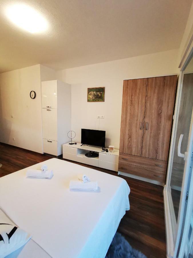 Charming Studio - Apartment Makarska Exteriör bild