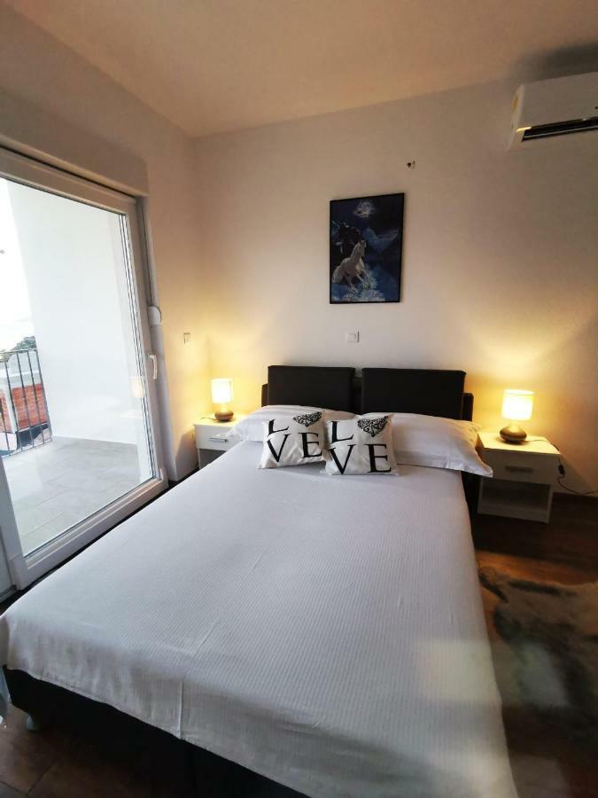 Charming Studio - Apartment Makarska Exteriör bild
